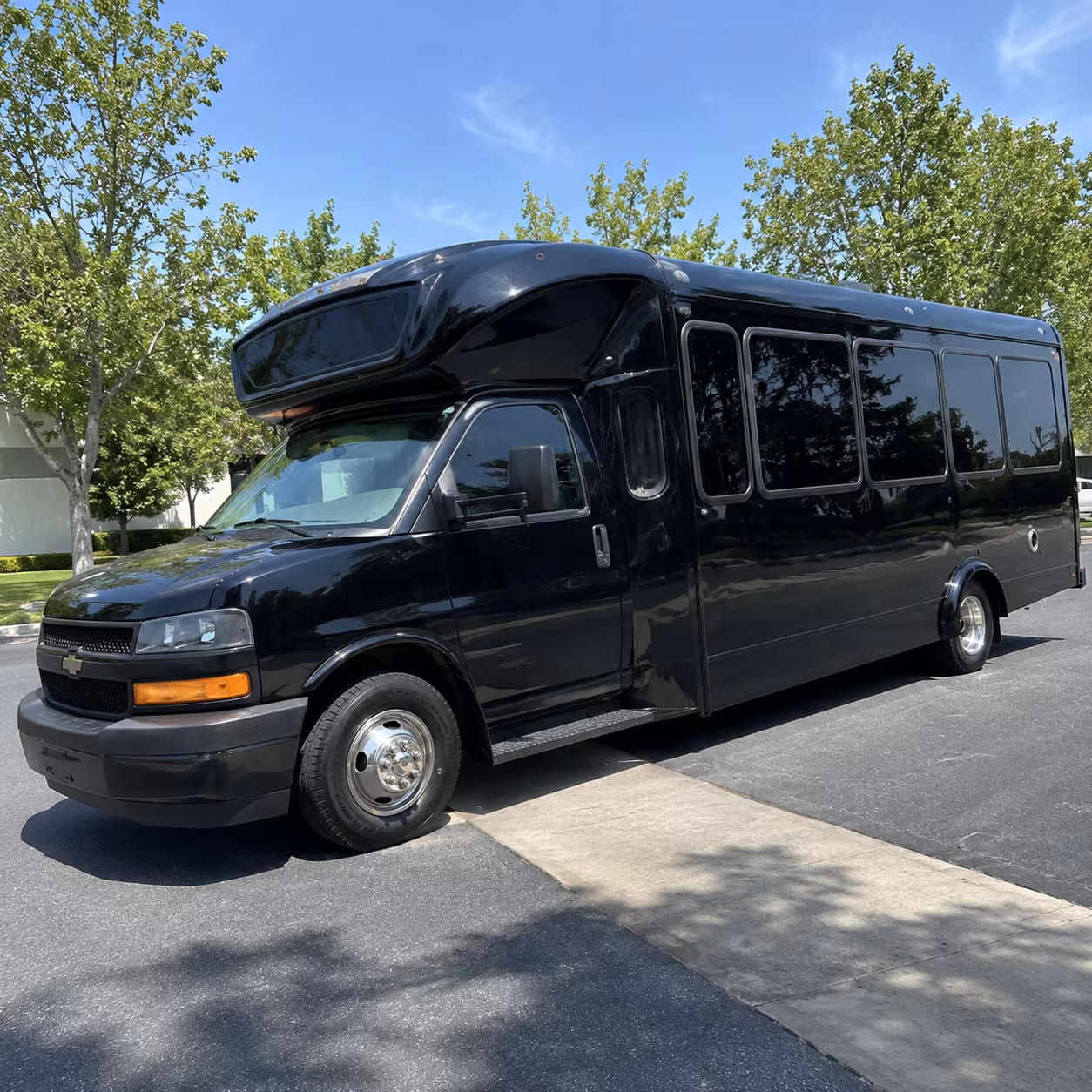 greenacres 15 passenger party bus
