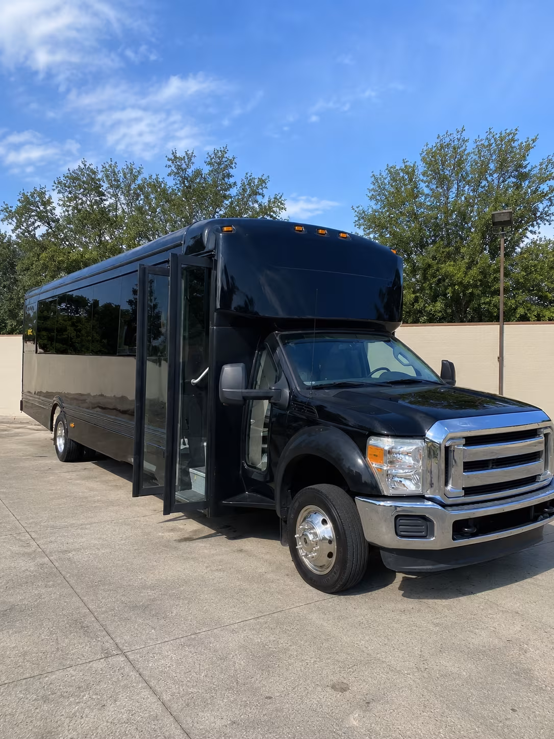 greenacres 20 passenger party bus